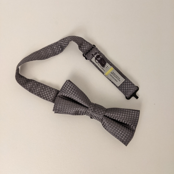 C2 by CALIBRATE 100% Silk Bow Tie (big boy) - Picture 7 of 10
